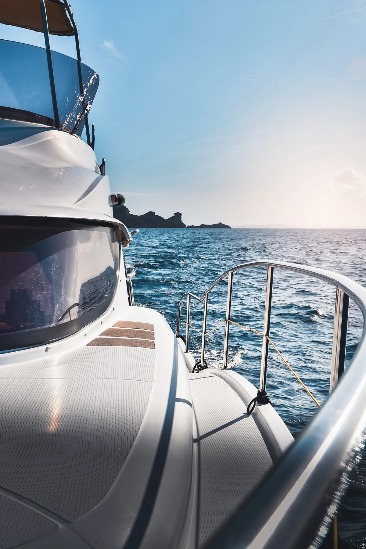 Catamaran privatisé aux îles Lavezzi Bonifacio, vue artistique